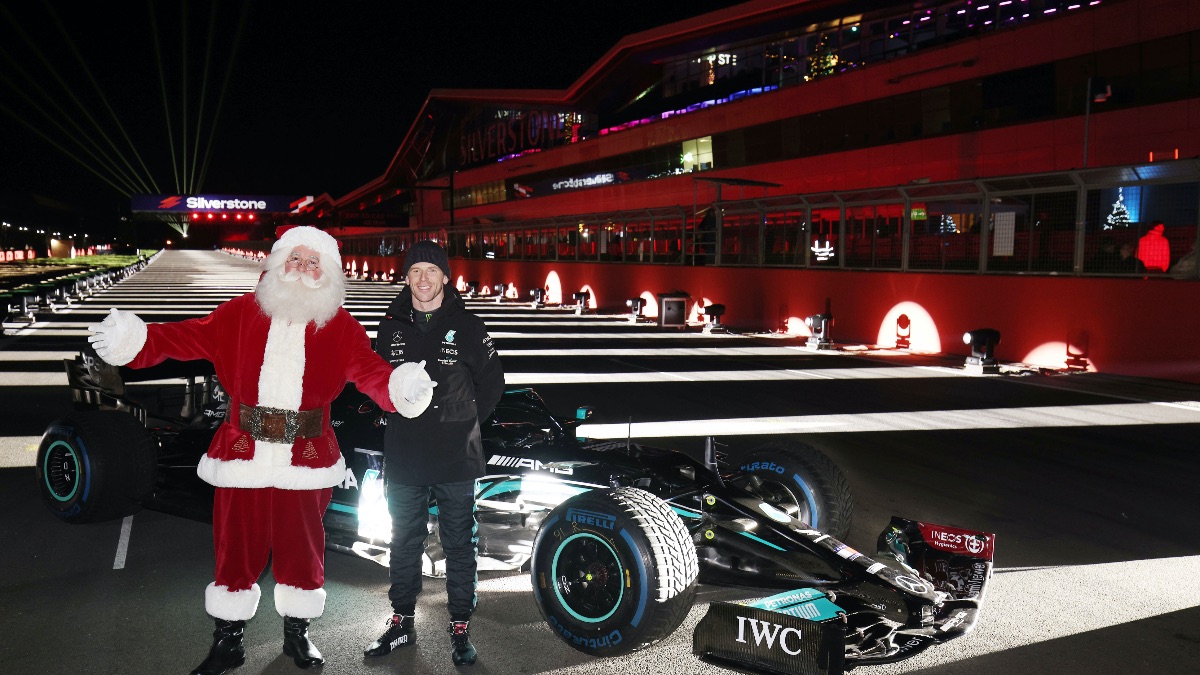 Silverstone’s Lap of Lights Christmas experience was officially opened this evening by the World Championship winning Mercedes-AMG Petronas W10 Formula 1 car driven by Anthony Davidson. 