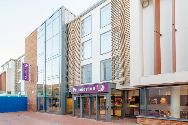 Another great city centre choice is the Premier Inn St Albans City Centre. This modern and comfortable hotel is a short walk from all the main attractions including St Albans Cathedral, Verulamium Park, the Clock Tower and all the amazing shops and restaurants- what's not to love!