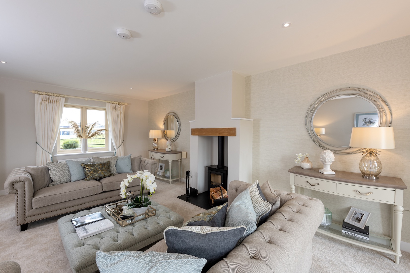 Do you have a spare million to spend on a brand new luxury home? Regardless of the answer, we have an exclusive first look inside a £850,000 luxury home in Maulden Bedfordshire