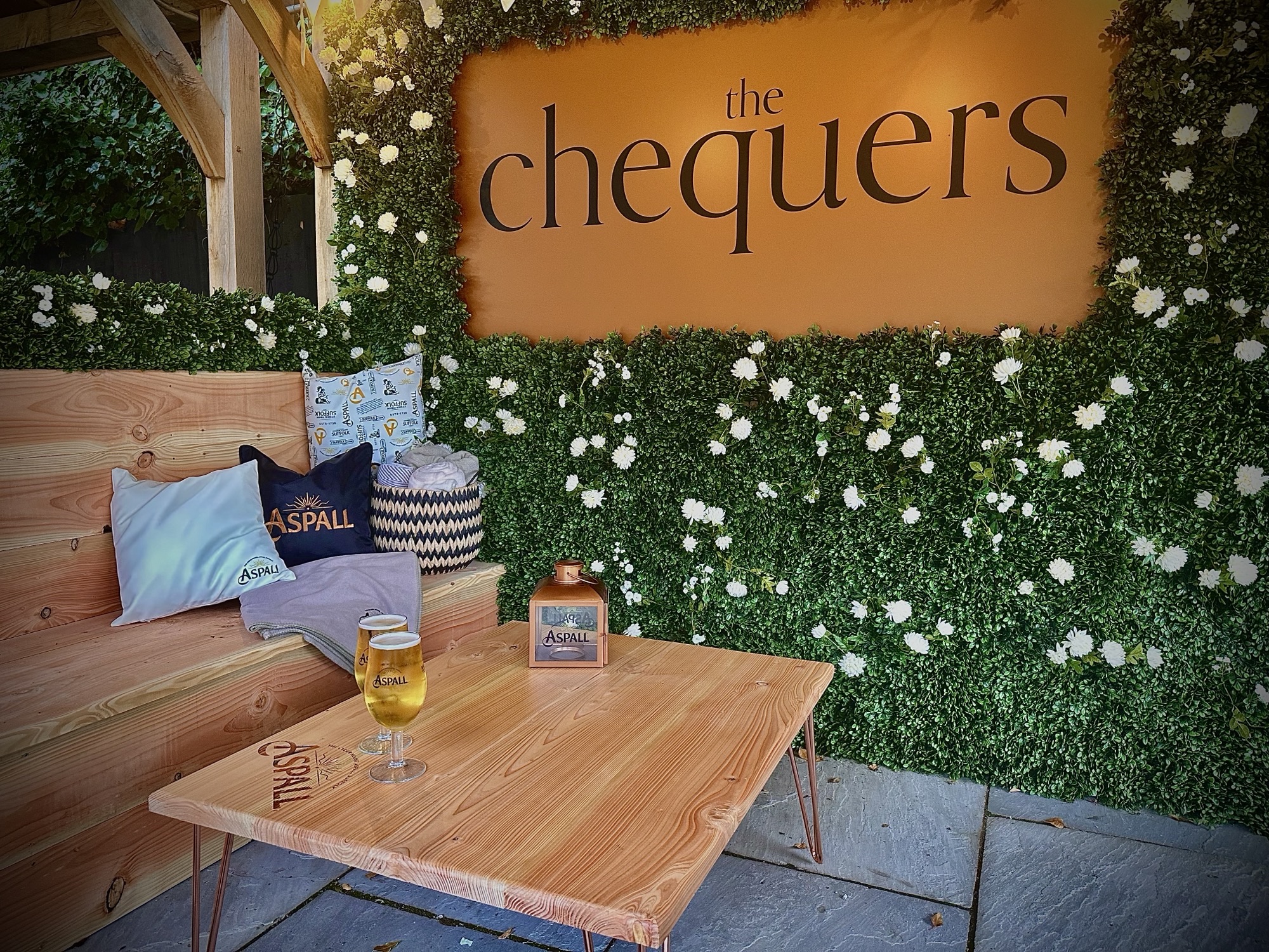 Escape to The Chequers, a charming and inviting pub tucked away in the picturesque village of Woolmer Green. With its cozy lounge, spacious dining room, and beautifully maintained gardens, it's the perfect place to snuggle up during winter or soak up the sunshine on a glorious summer day.